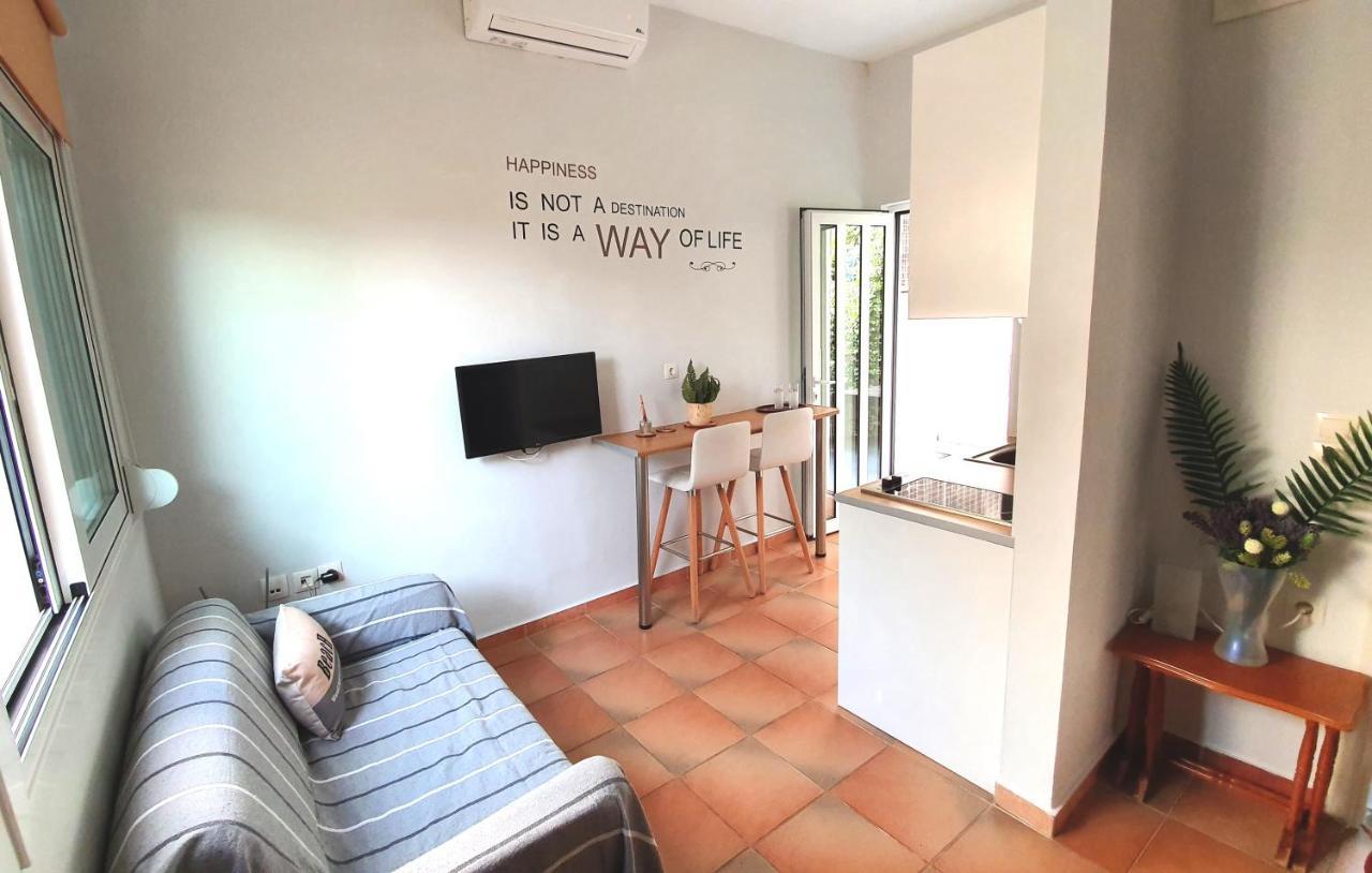 Cozy Seaside Studio In Lemos Vouliagmenis Athens Exterior photo